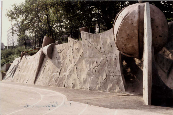 Bandeau: mur d'escalade du petit bois à Ivry-sur-seine